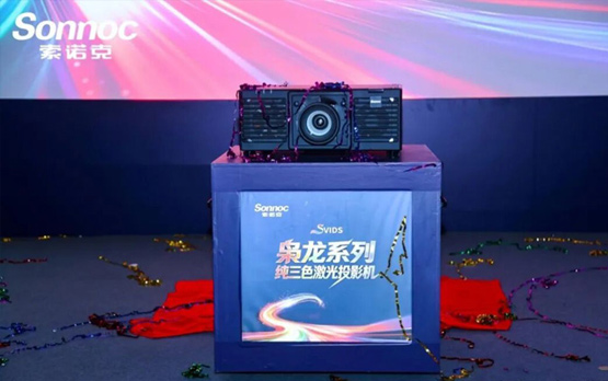 
��ŵ�ˡ�����ϵ�С�����ɫ����ͶӰ����������